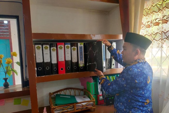 Kepala MTsN 4 Bungo Instruksikan Standar Baru Penataan Arsip Persuratan