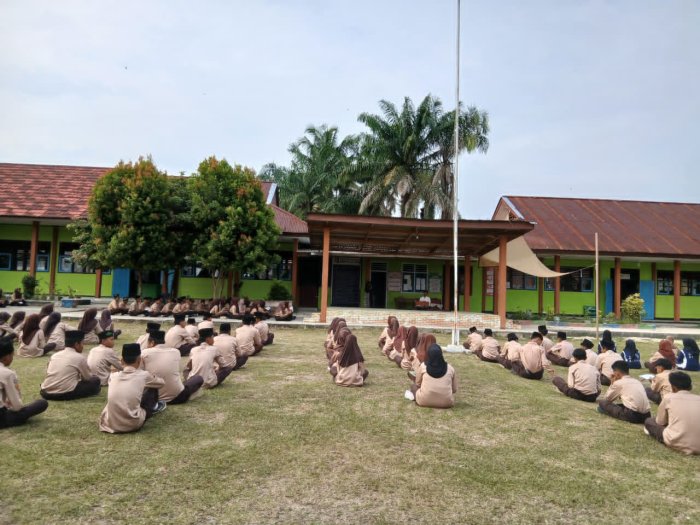 Penguatan Profil Pelajar Rahmatan lil Alamin: Siswa MTsN 4 Bungo Antusias Ikuti Qiraatul Kutub Penguatan Profil Pelajar Rahmatan lil Alamin: Siswa MTsN 4 Bungo Antusias Ikuti Qiraatul Kutub