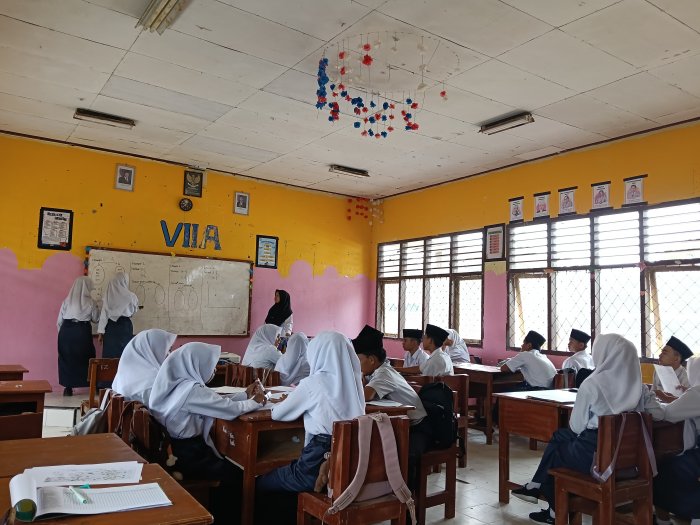 Guru Matematika MTsN 4 Bungo Produksi Video UKIN PPG sebagai Wujud Profesionalisme Pendidik Guru Matematika MTsN 4 Bungo Produksi Video UKIN PPG sebagai Wujud Profesionalisme Pendidik