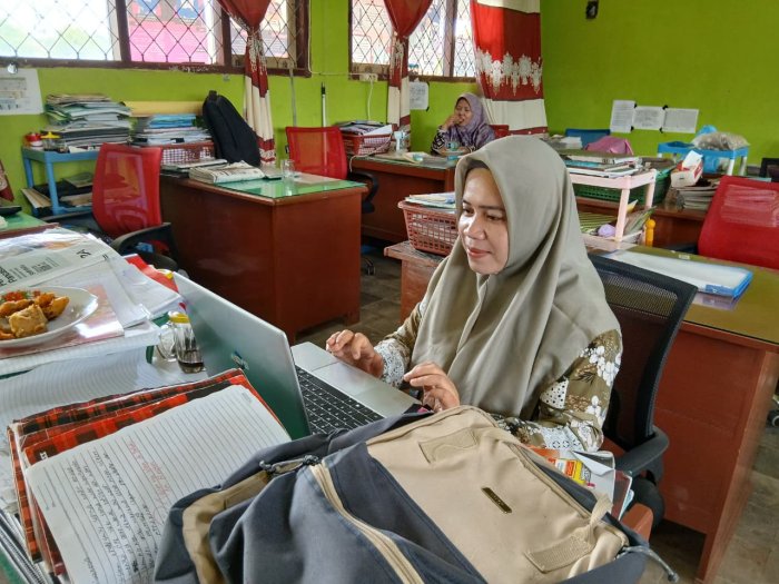 Lulus Seleksi Calon PPG, Guru Bahasa Inggris MTsN 4 Bungo Segera Lengkapi Berkas Administrasi Lulus Seleksi Calon PPG, Guru Bahasa Inggris MTsN 4 Bungo Segera Lengkapi Berkas Administrasi