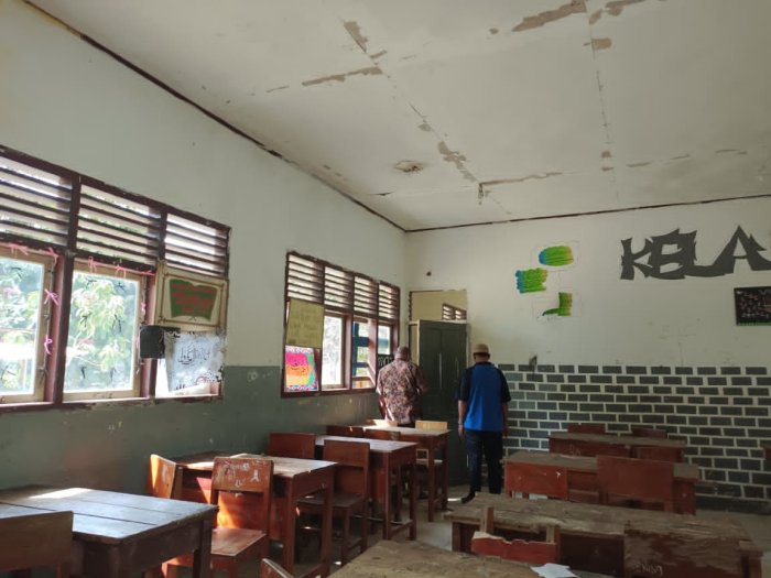 Kepala MTs dan Waka Sapras Sigap Evaluasi Kelayakan Pintu di Madrasah Kepala MTs dan Waka Sapras Sigap Evaluasi Kelayakan Pintu di Madrasah