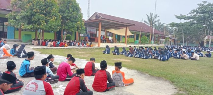 Jumat Penuh Berkah, MTsN 4 Bungo Awali Gotong Royong dengan Mengaji dan Doa Bersama Jumat Penuh Berkah, MTsN 4 Bungo Awali Gotong Royong dengan Mengaji dan Doa Bersama