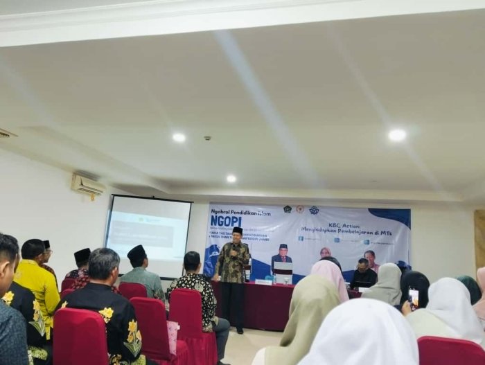 Kurikulum Berbasis Cinta: Guru MTsN 4 Bungo Diberi Bekal Pendidikan Humanis Islami Kurikulum Berbasis Cinta: Guru MTsN 4 Bungo Diberi Bekal Pendidikan Humanis Islami
