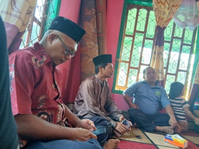 Keluarga Besar MTsN 4 Bungo Bertakziyah ke Kediaman Ketua Komite Madrasah Keluarga Besar MTsN 4 Bungo Bertakziyah ke Kediaman Ketua Komite Madrasah