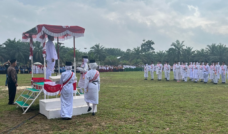 MTs Negeri 4 Bungo Interpretasikan Kemerdekaan RI ke-80 dengan Pertunjukan Paskibraka Cemerlang