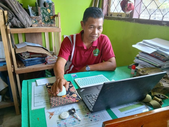 Jelang Supervisi, Bapak Tugiman, S.Pd. Tunjukkan Dedikasi sebagai Pendidik Profesional