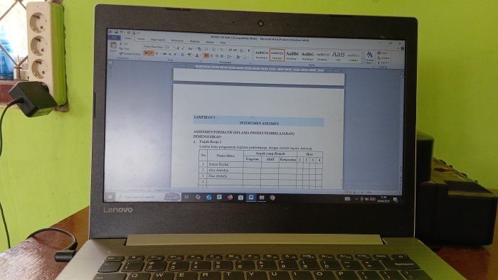 Bapak Andi Kustian, S.Pd.I.: Produktif di Sela Mengajar dengan Menyusun Perangkat Ajar Bapak Andi Kustian, S.Pd.I.: Produktif di Sela Mengajar dengan Menyusun Perangkat Ajar