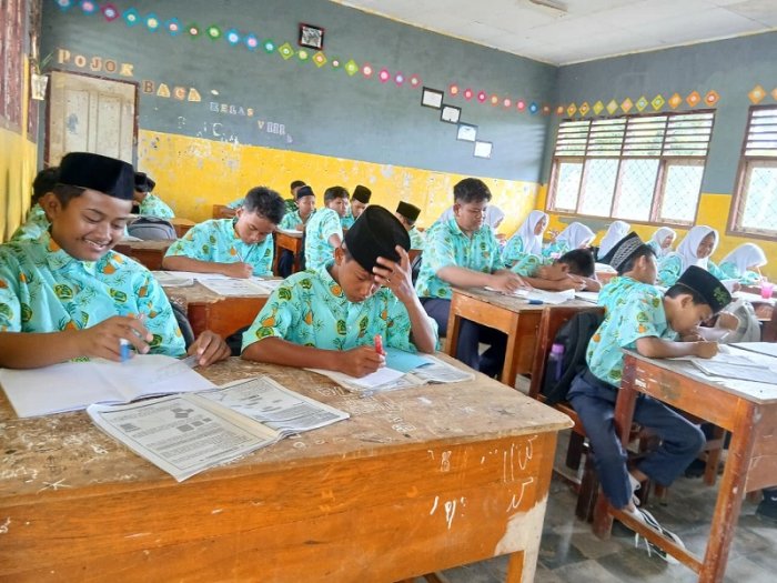 Asah Logika! Kelas 8B MTsN 4 Bungo Bedah Tuntas Teorema Pythagoras Asah Logika! Kelas 8B MTsN 4 Bungo Bedah Tuntas Teorema Pythagoras