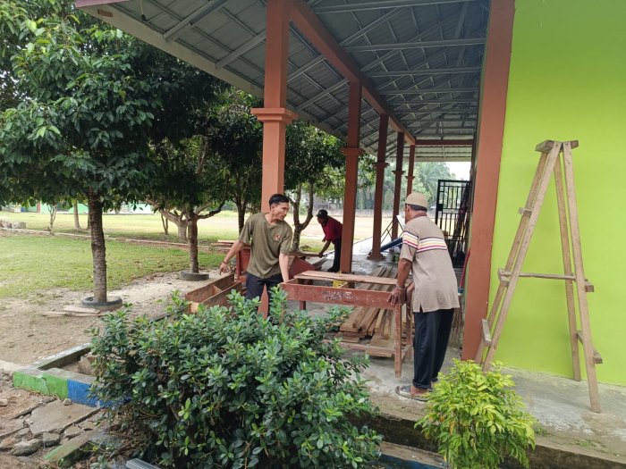 Siap Sambut Siswa Baru, Sarpras MTsN 4 Bungo Pastikan Meja dan Kursi Layak Pakai Siap Sambut Siswa Baru, Sarpras MTsN 4 Bungo Pastikan Meja dan Kursi Layak Pakai