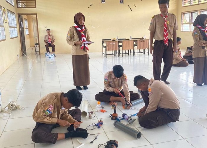 Kreativitas Tanpa Batas: Peserta Kemah Galang Berkat IX Unjuk Gigi di Cabang Hasta Karya Kreativitas Tanpa Batas: Peserta Kemah Galang Berkat IX Unjuk Gigi di Cabang Hasta Karya