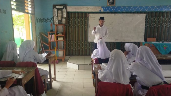 Kelas IXC MTsN 4 Bungo Dalami Materi Zat Cair IPA Kelas IXC MTsN 4 Bungo Dalami Materi Zat Cair IPA