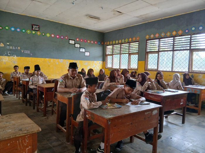 Pembelajaran Bahasa Arab Kelas VIII B Berlangsung Aktif dengan Tema Qira'ah Pembelajaran Bahasa Arab Kelas VIII B Berlangsung Aktif dengan Tema Qira'ah