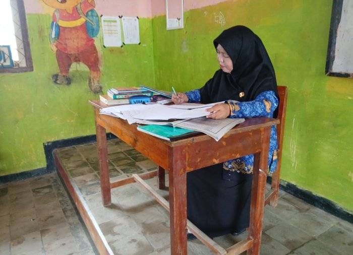 Ibu Nirmaya Dewi, S.Pd.I Sajikan Materi Energi dalam Pembelajaran IPA Kelas 8A