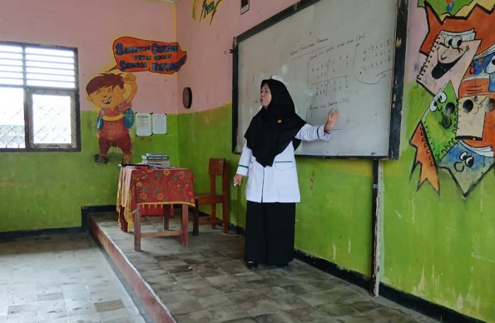 Guru IPA Ajak Siswa VIIIA Kenali Proses Pencernaan Makanan Guru IPA Ajak Siswa VIIIA Kenali Proses Pencernaan Makanan