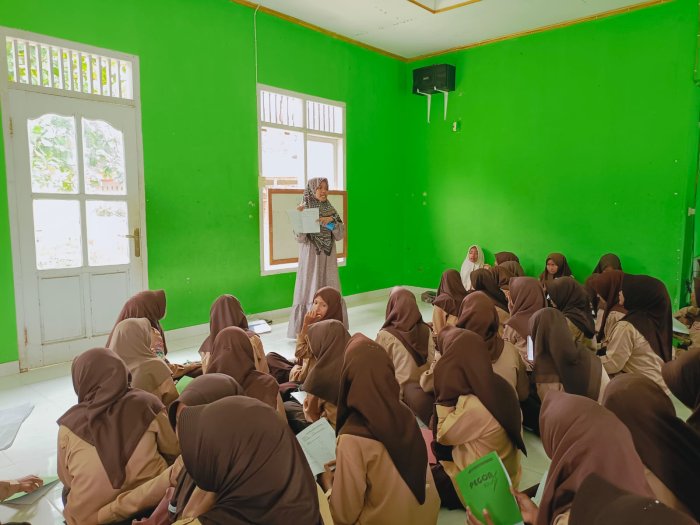 Jaga Citra Muslimah: MTsN 4 Bungo Perkuat Adab Berbusana Syari bagi Siswi