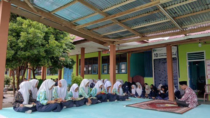 Meneladani Dedikasi Bapak Slamet Riyadi, S.Pd.I: Sang Penjaga Spiritual Siswa di MTsN 4 Bungo Meneladani Dedikasi Bapak Slamet Riyadi, S.Pd.I: Sang Penjaga Spiritual Siswa di MTsN 4 Bungo