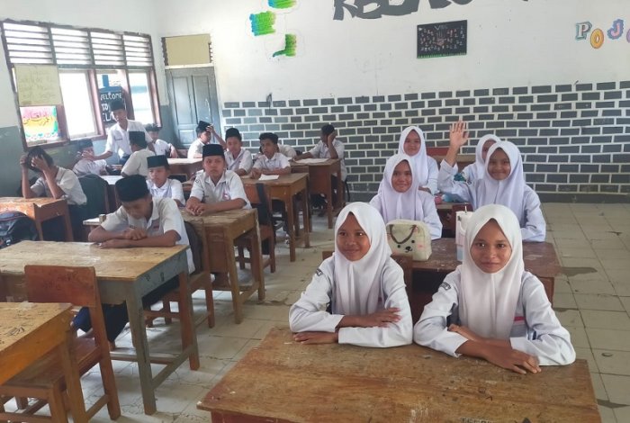 Kelas VIII C Analisis Hadis tentang Kekuatan Infak dalam Al-Quran Hadis Kelas VIII C Analisis Hadis tentang Kekuatan Infak dalam Al-Quran Hadis