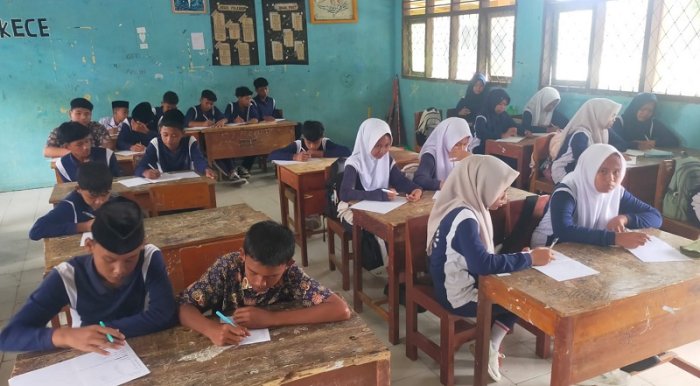 Mengukur Capaian: Siswa MTsN 4 Bungo Kelas IXc Gelar Evaluasi Mendalam Pasca Ujian Tengah Semester