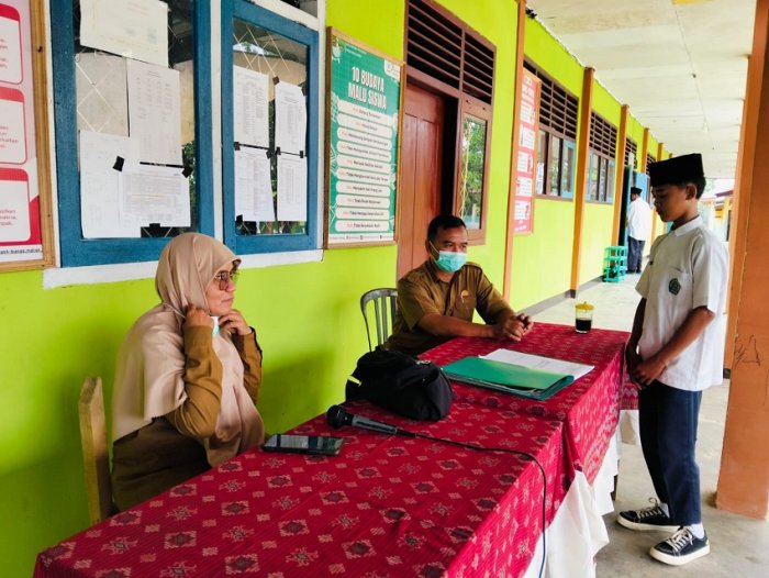 Wujud Sinergi Sehat, Puskesmas Kuamang Kuning dan MTsN 4 Bungo Periksa Kesehatan Siswa Wujud Sinergi Sehat, Puskesmas Kuamang Kuning dan MTsN 4 Bungo Periksa Kesehatan Siswa