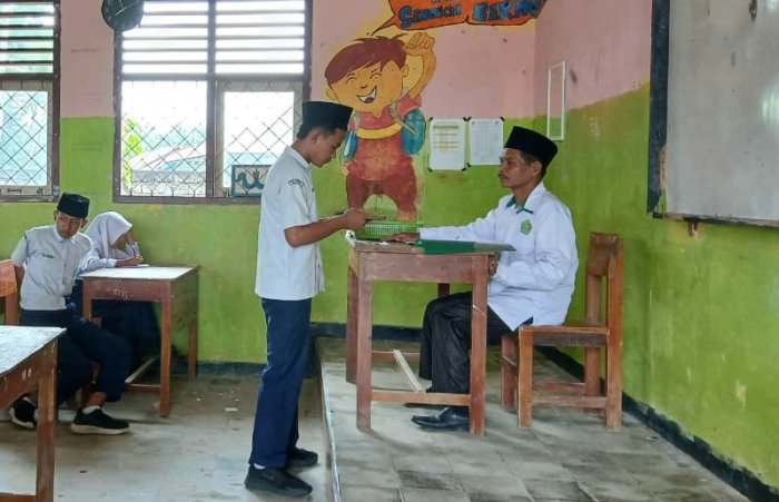 Mencetak Generasi Zikir: MTsN 4 Bungo Pastikan Bacaan Wirid Siswa Sempurna dan Fasih Mencetak Generasi Zikir: MTsN 4 Bungo Pastikan Bacaan Wirid Siswa Sempurna dan Fasih