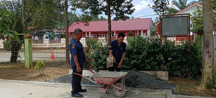 Heru Hermawan, Penggerak Kebersihan dan Keasrian MTsN 4 Bungo Heru Hermawan, Penggerak Kebersihan dan Keasrian MTsN 4 Bungo