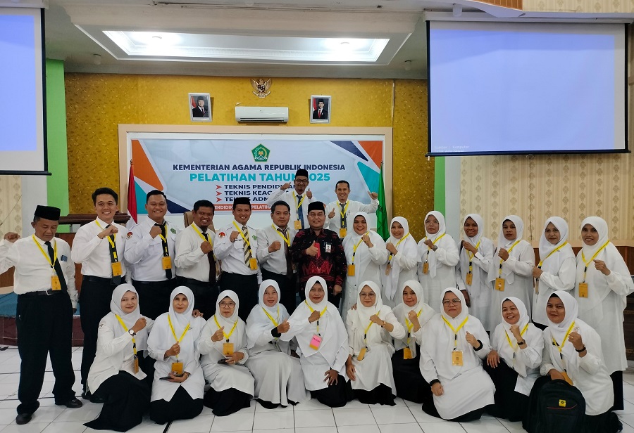 Guru IPA MTSN 4 Bungo Kembangkan Kompetensi dengan Pelatihan Penilaian HOTS Di BDK PADANG Guru IPA MTSN 4 Bungo Kembangkan Kompetensi dengan Pelatihan Penilaian HOTS Di BDK PADANG