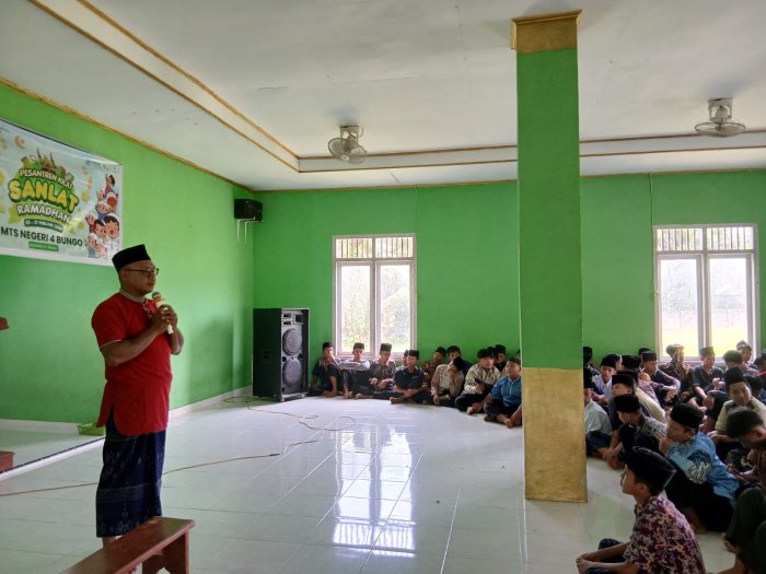 Jelang Libur Idulfitri 1447 H, Kepala MTsN 4 Bungo Sampaikan Arahan dan Pesan Bermakna kepada Seluruh Siswa
