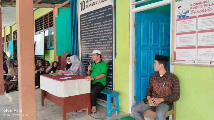 Motivasi Siswa di Sore Jumat, Waka Humas MTsN 4 Bungo Ajak Pertajam Bimbingan Tahsin dan Hafalan Al-Quran