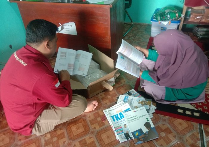 MTsN 4 Bungo Siapkan Amunisi Pembelajaran: Buku Paket Coding dan TKA Tingkatkan Kualitas Sarana Baca Siswa MTsN 4 Bungo Siapkan Amunisi Pembelajaran: Buku Paket Coding dan TKA Tingkatkan Kualitas Sarana Baca Siswa