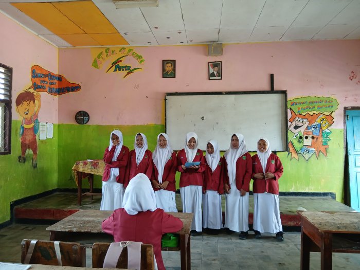 Siswa MTsN 4 Bungo Presentasikan Makalah Ilmuwan Muslim Masa Daulah Abbasiyah