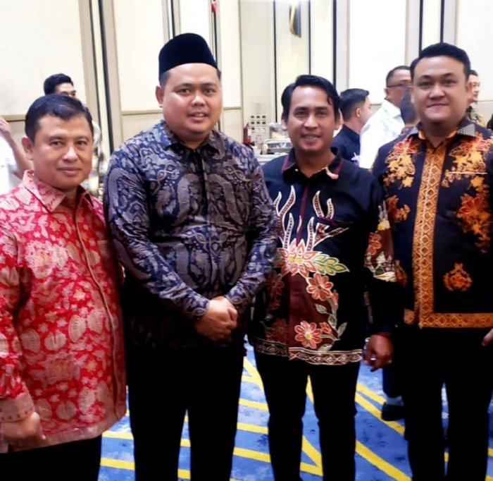 Ketua BPD Dusun Danau dampingi Anggota DPRD Bungo Hadiri Resepsi Pernikahan Anak Bupati Bungo di Pekanbaru Ketua BPD Dusun Danau dampingi Anggota DPRD Bungo Hadiri Resepsi Pernikahan Anak Bupati Bungo di Pekanbaru
