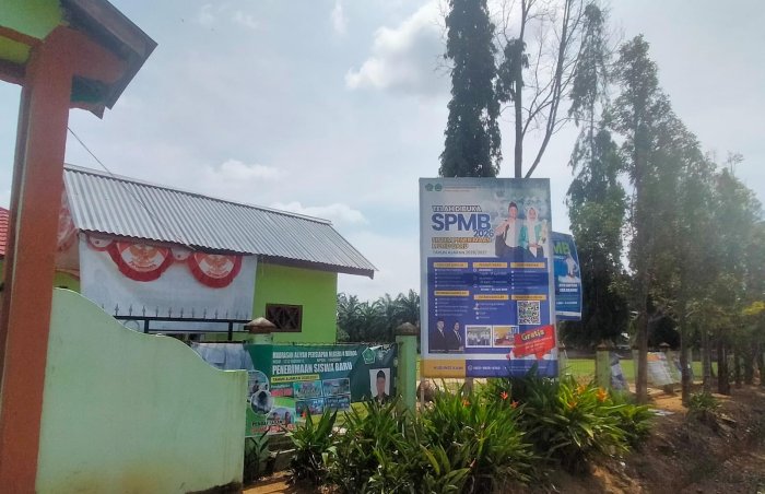Luar Biasa! MTsN 4 Bungo Gratiskan Seragam Olahraga Siswa Baru dari Hasil Panen Kebun Sawit Alumni Luar Biasa! MTsN 4 Bungo Gratiskan Seragam Olahraga Siswa Baru dari Hasil Panen Kebun Sawit Alumni