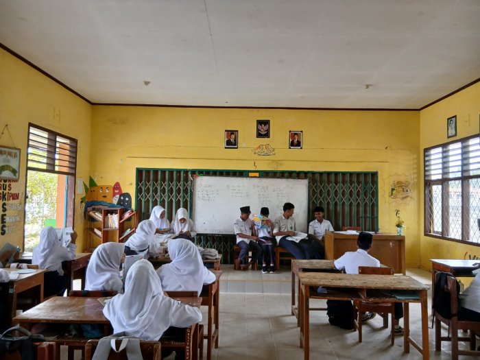 Siswa kelas IX B MTsN 4 Bungo Presentasikan Sejarah Masuknya Islam Siswa kelas IX B MTsN 4 Bungo Presentasikan Sejarah Masuknya Islam