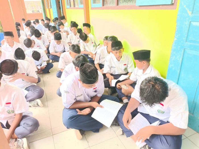 Lulusan Siap Terjun ke Masyarakat, MTsN 4 Bungo Perkuat Pembinaan Keagamaan Kelas IX