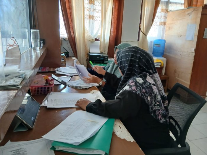 Persiapan Pengurusan KIA, TU MTsN 4 Bungo Lakukan Penyusunan Berkas