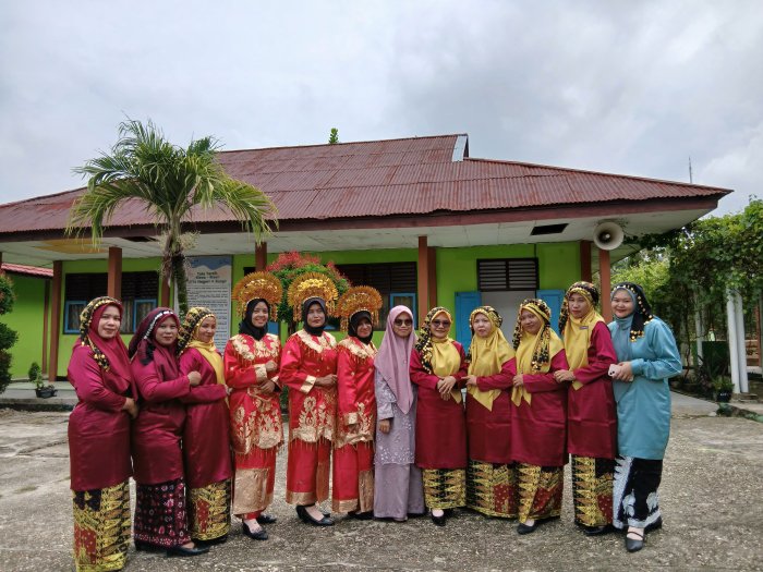 Keberagaman Nusantara Warnai Perayaan Hari Guru Nasional di MTsN 4 Bungo