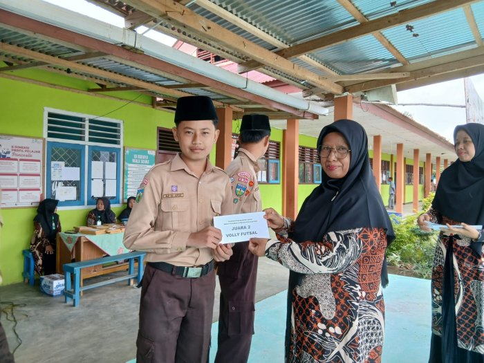 Tampil Maksimal di Final Futsal Classmeeting MTsN 4 Bungo, Kelas 8C Puas Raih Posisi Runner-Up