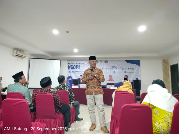 Ali Murtadlo, M.S., M.Ag., Dosen UIN STS Jambi, Bekali Guru MTsN 4 Bungo dengan Konsep Kurikulum Berbasis Cinta Ali Murtadlo, M.S., M.Ag., Dosen UIN STS Jambi, Bekali Guru MTsN 4 Bungo dengan Konsep Kurikulum Berbasis Cinta