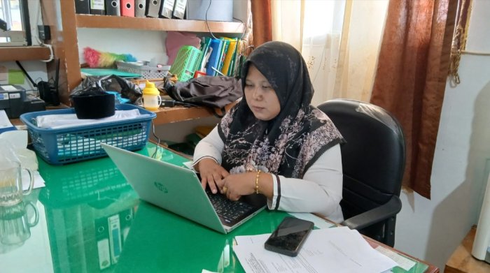 Fokus dan Teliti, Staf TU Pastikan Alur Mutasi Siswa di EMIS 4.0 Berjalan Lancar Fokus dan Teliti, Staf TU Pastikan Alur Mutasi Siswa di EMIS 4.0 Berjalan Lancar