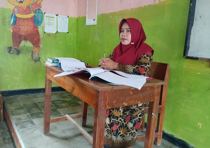 Guru Bahasa Inggris Ajak Siswa Fahami Recount Text dengan Kegiatan Kreatif Guru Bahasa Inggris Ajak Siswa Fahami Recount Text dengan Kegiatan Kreatif