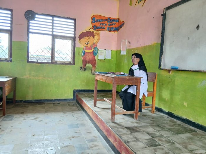 Belajar IPA Lebih Hidup: Antusias Siswa Kelas VIII A MTsN 4 Bungo Mengkaji Getaran, Gelombang, dan Cahaya