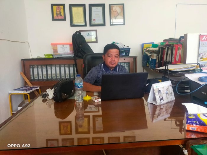 Staf MTs N 4 Bungo kejar tayang percepatan data siswa penerima Wakaf Uang ASN Kemenag