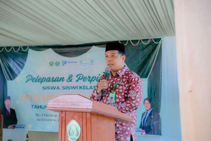 Prosesi Pelepasan Siswa MTsN 4 Bungo, Waka Humas Bacakan SK Kelulusan 101 Siswa Kelas IX