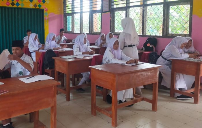 Kelas IX.B Pelajari Pentingnya Menjaga Adab terhadap Saudara, Tetangga, dan Teman