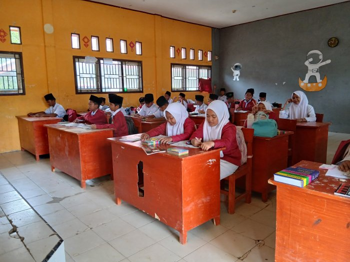 Siswa VII C Asah Kemampuan Berbahasa Inggris Lewat Deskripsi Food and Drink Siswa VII C Asah Kemampuan Berbahasa Inggris Lewat Deskripsi Food and Drink