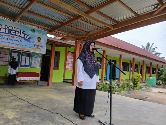 MTsN 4 Bungo Gelar Apel Senin, Waka Kurikulum Tekankan Pentingnya Kehadiran Menjelang Pembagian Rapor MTsN 4 Bungo Gelar Apel Senin, Waka Kurikulum Tekankan Pentingnya Kehadiran Menjelang Pembagian Rapor