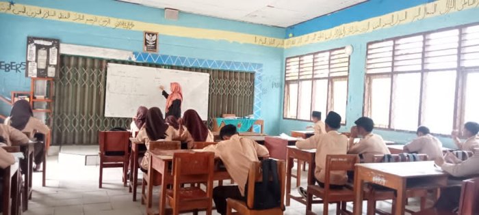 Pembelajaran Matematika di Kelas 9C: Serunya Membahas Luas dan Volume Balok Pembelajaran Matematika di Kelas 9C: Serunya Membahas Luas dan Volume Balok