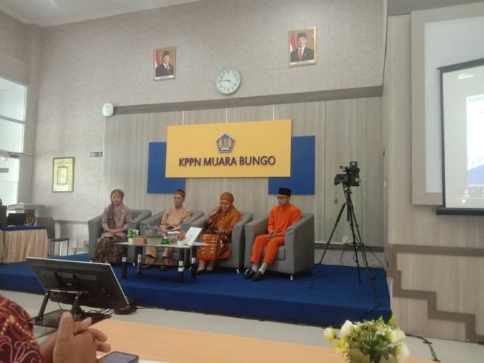 Pengelolaan Anggaran yang Efektif: MTsN 4 Bungo Ikuti Sosialisasi Akhir Tahun Anggaran 2025 Pengelolaan Anggaran yang Efektif: MTsN 4 Bungo Ikuti Sosialisasi Akhir Tahun Anggaran 2025