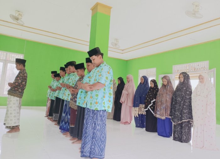 Semarak Maulid Nabi MTs N 4 Bungo Tingkatkan Pemahaman Sholat Subuh Berjamaah Semarak Maulid Nabi MTs N 4 Bungo Tingkatkan Pemahaman Sholat Subuh Berjamaah