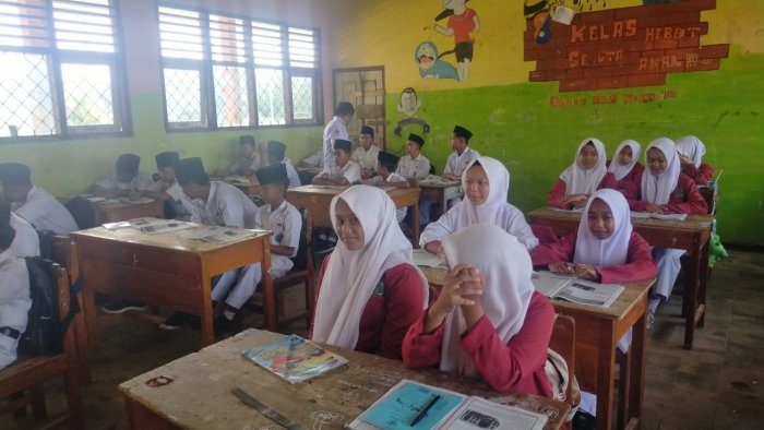 Siswa Kelas 8A Pelajari Peran Ilmuwan dan Ulama Masa Daulah Abbasiyah Siswa Kelas 8A Pelajari Peran Ilmuwan dan Ulama Masa Daulah Abbasiyah